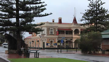 Cowell Hotel rooms